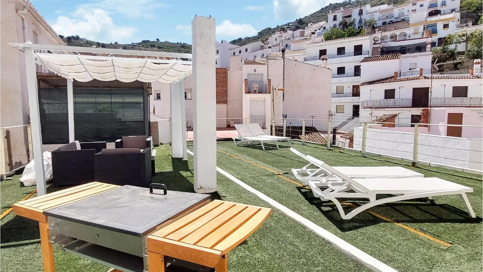 Amazing Apartment In Sayalonga With Kitchenette Spain
